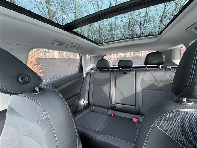 2025 Volkswagen Taos SE Black 4Motion