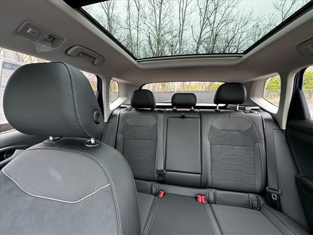 2025 Volkswagen Taos SE Black 4Motion