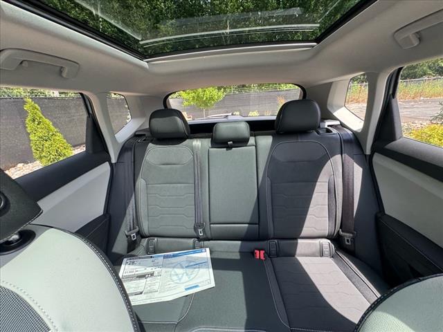 2025 Volkswagen Taos SE 4Motion