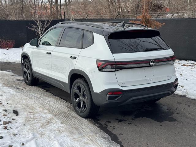2025 Volkswagen Taos SE Black 4Motion