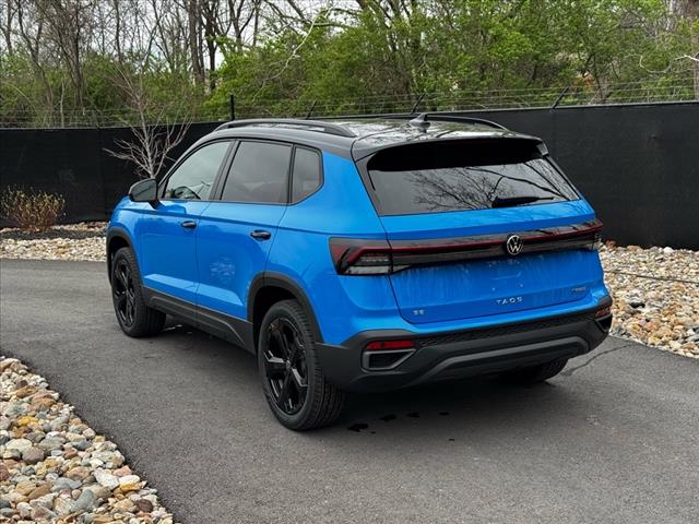 2025 Volkswagen Taos SE Black 4Motion
