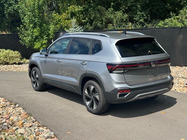 2025 Volkswagen Taos SE 4Motion