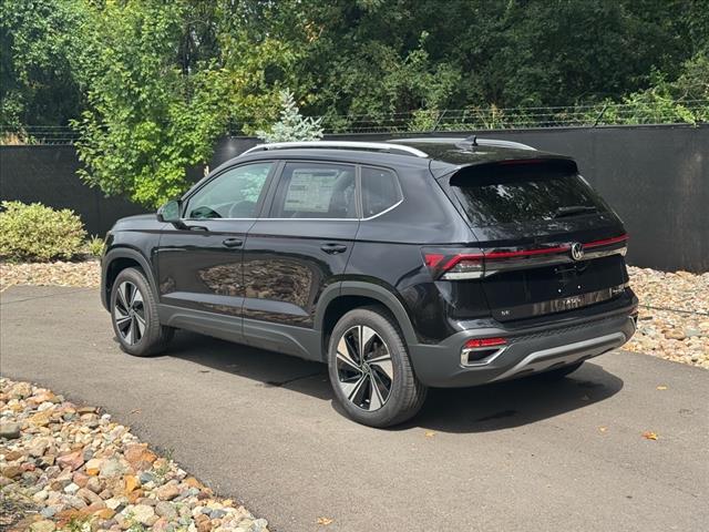 2025 Volkswagen Taos SE 4Motion