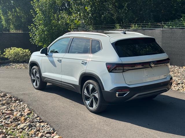2025 Volkswagen Taos SE 4Motion
