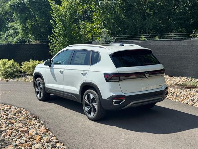2025 Volkswagen Taos SE 4Motion