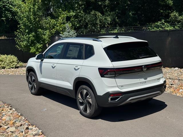2025 Volkswagen Taos SE 4Motion