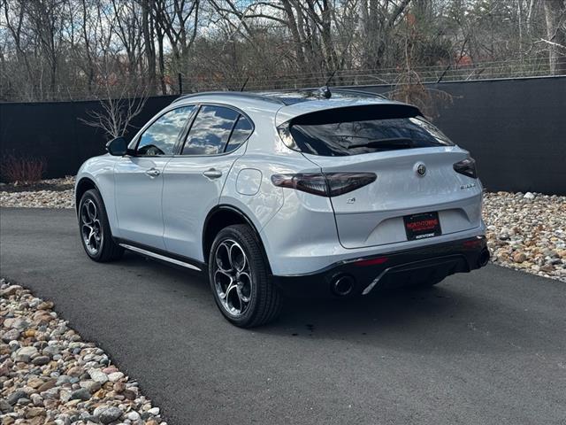 2025 Alfa Romeo Stelvio Base