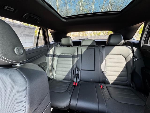 2025 Volkswagen Atlas Cross Sport SEL R-Line Black 4Motion