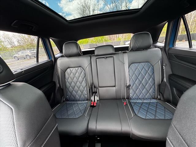 2025 Volkswagen Atlas Cross Sport SEL Premium R-Line 4Motion