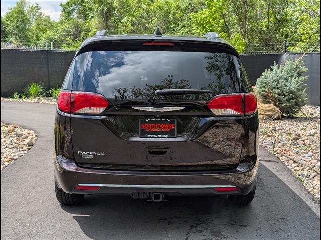2017 Chrysler Pacifica Touring-L Plus