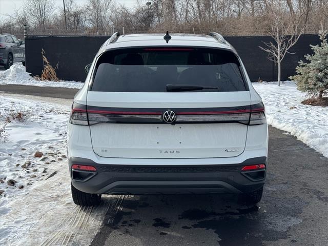 2025 Volkswagen Taos SE Black 4Motion