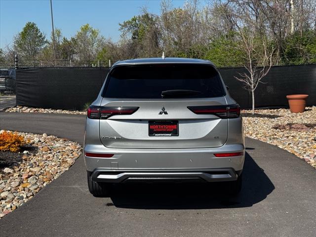 2025 Mitsubishi Outlander SE