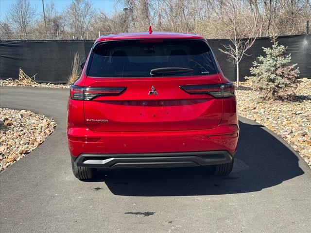 2025 Mitsubishi Outlander ES