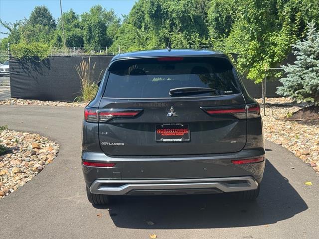 2025 Mitsubishi Outlander SE