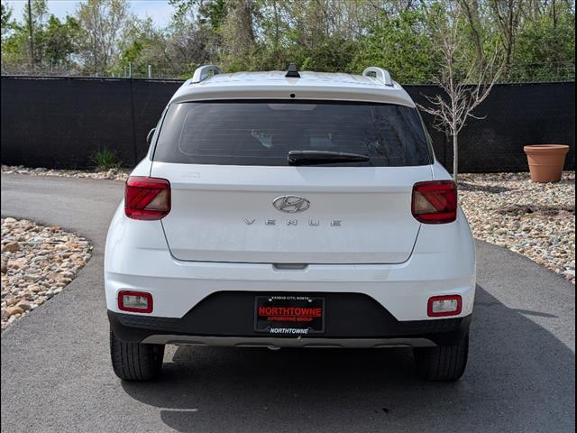 2022 Hyundai VENUE SEL