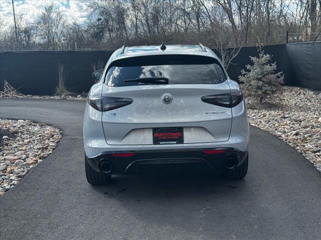 2025 Alfa Romeo Stelvio Base