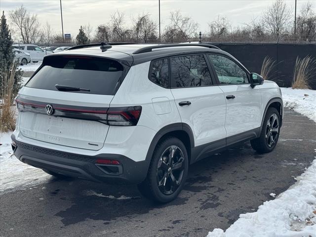 2025 Volkswagen Taos SE Black 4Motion