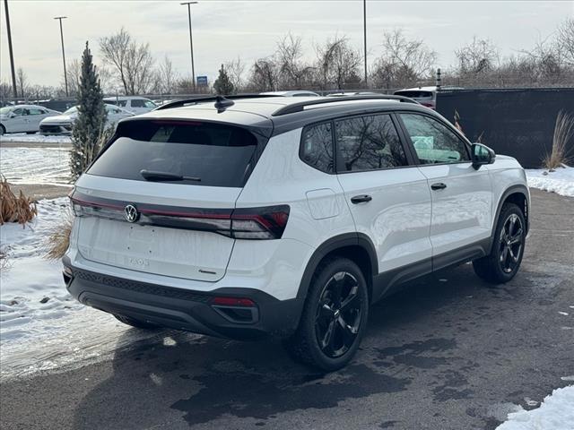 2025 Volkswagen Taos SE Black 4Motion