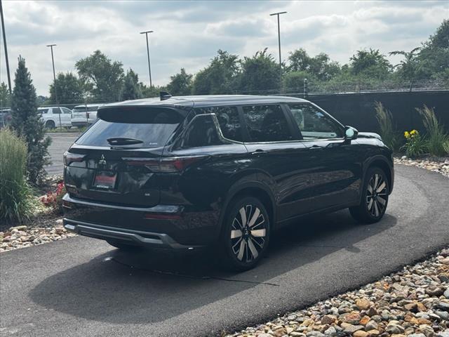 2025 Mitsubishi Outlander SE