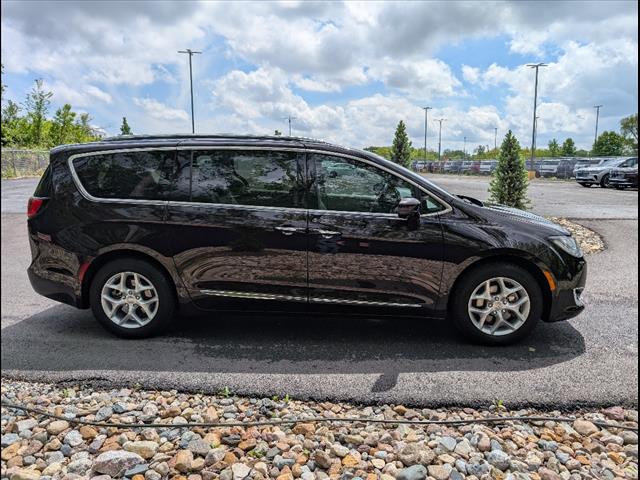 2017 Chrysler Pacifica Touring-L Plus