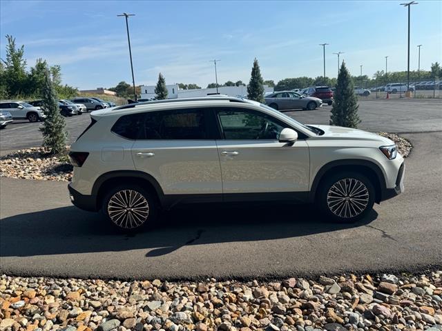 2025 Volkswagen Taos SE