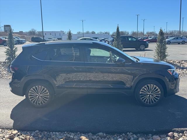2025 Volkswagen Taos SE