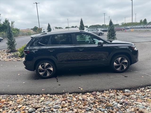 2025 Volkswagen Taos SE 4Motion