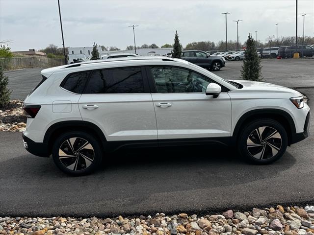 2025 Volkswagen Taos SE 4Motion