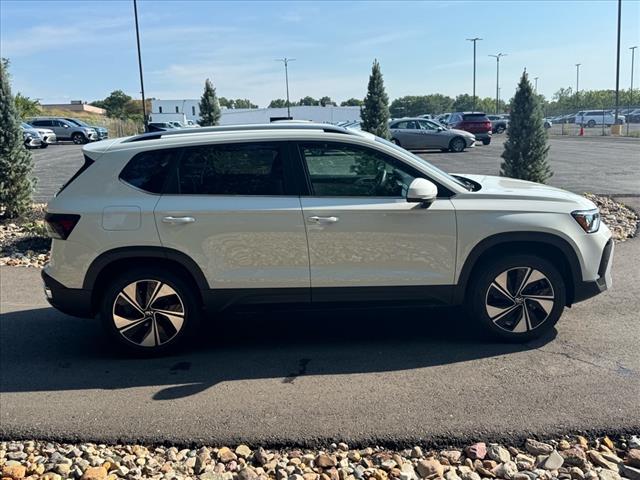 2025 Volkswagen Taos SE 4Motion