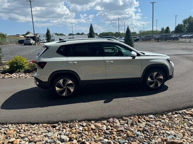 2025 Volkswagen Taos SE 4Motion