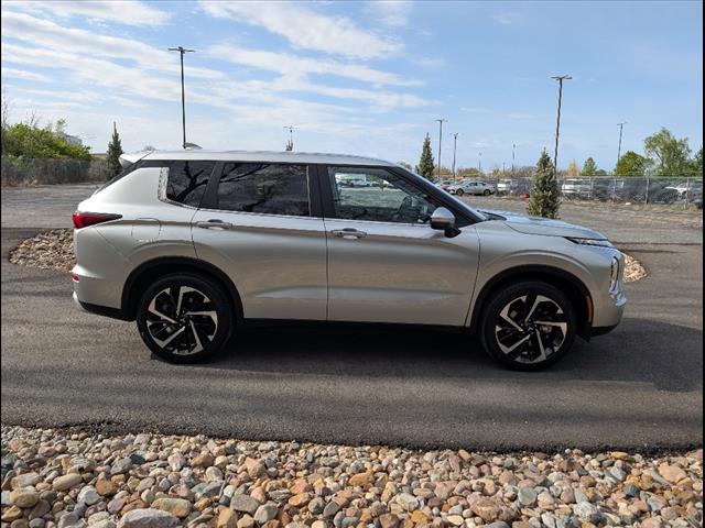 2024 Mitsubishi Outlander SE