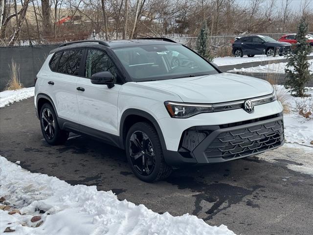 2025 Volkswagen Taos SE Black 4Motion
