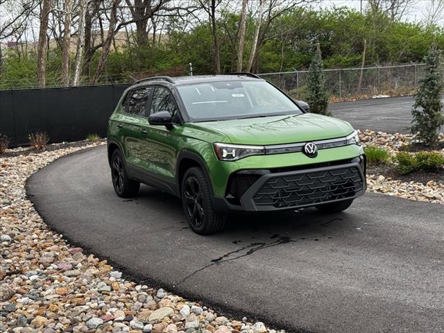 2025 Volkswagen Taos SE Black 4Motion