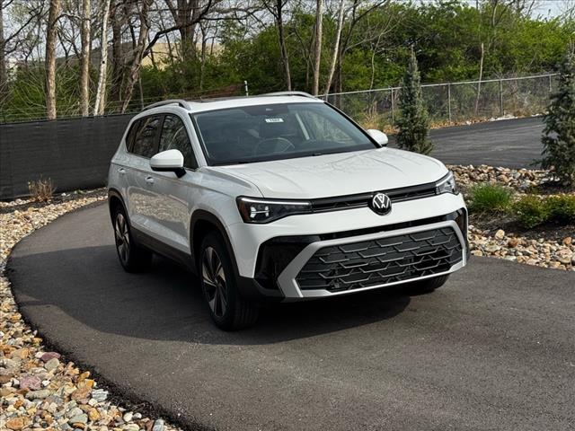 2025 Volkswagen Taos SE 4Motion