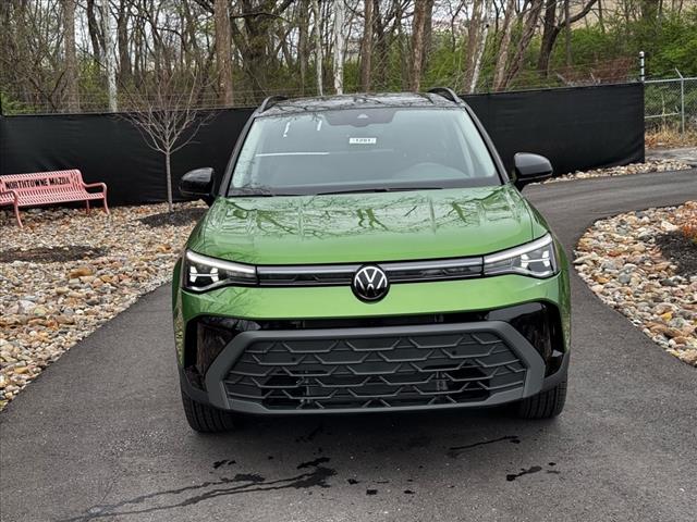 2025 Volkswagen Taos SE Black 4Motion