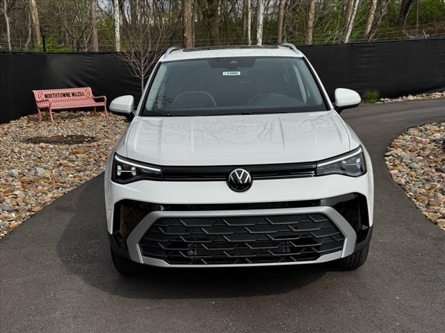2025 Volkswagen Taos SE 4Motion