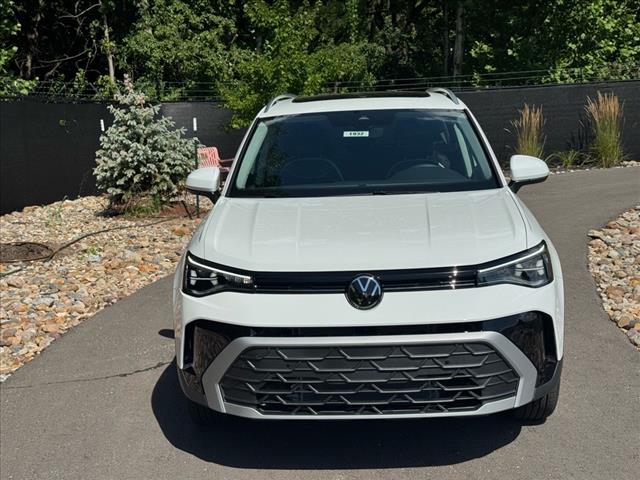 2025 Volkswagen Taos SE 4Motion