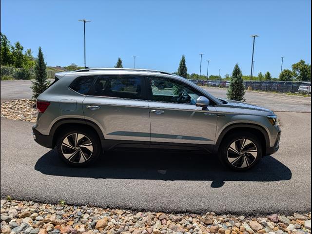 2024 Volkswagen Taos SE 4Motion