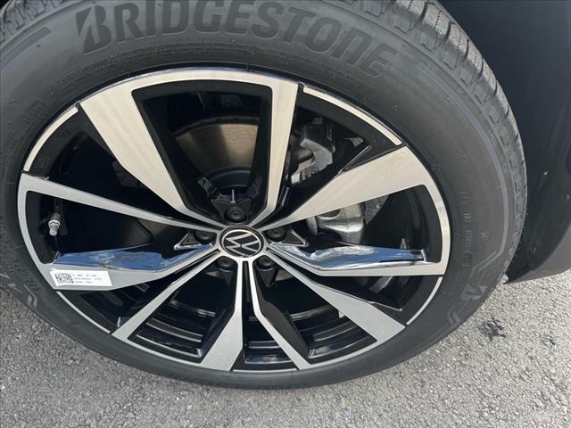 2025 Volkswagen Atlas Cross Sport SEL Premium R-Line 4Motion