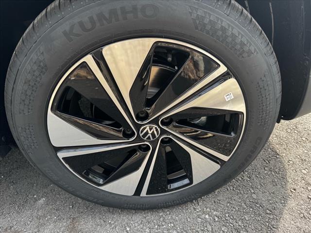 2025 Volkswagen Taos SE 4Motion
