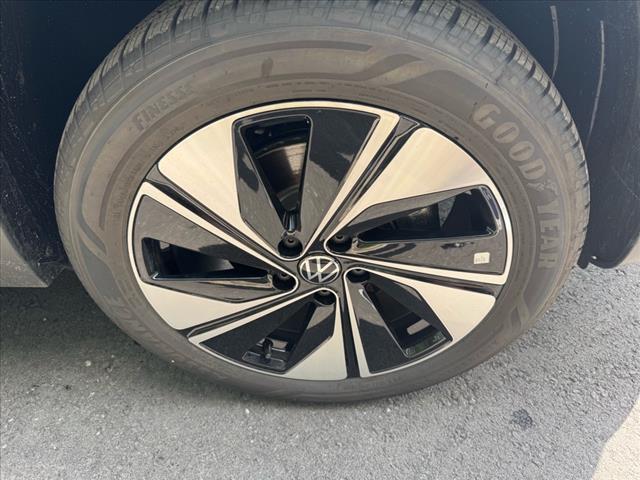2025 Volkswagen Taos SE 4Motion
