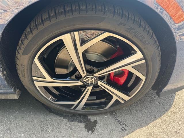 2025 Volkswagen Golf GTI SE