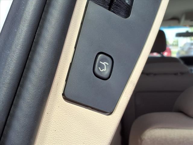 2010 Chrysler Town and Country LX