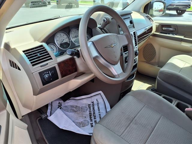 2010 Chrysler Town and Country LX