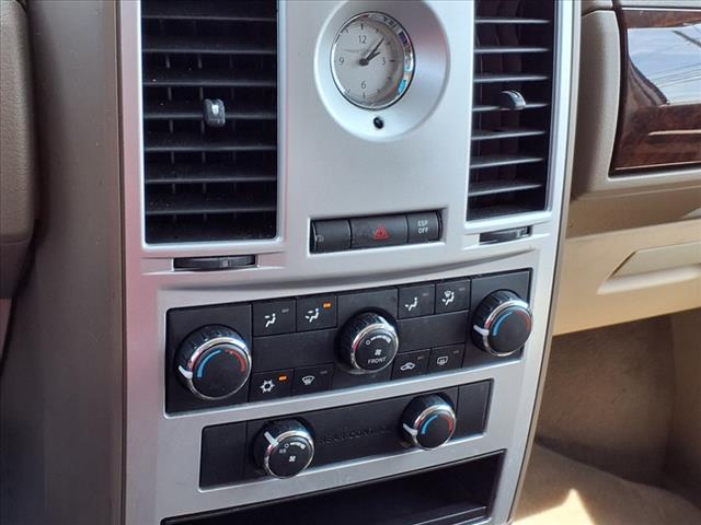 2010 Chrysler Town and Country LX