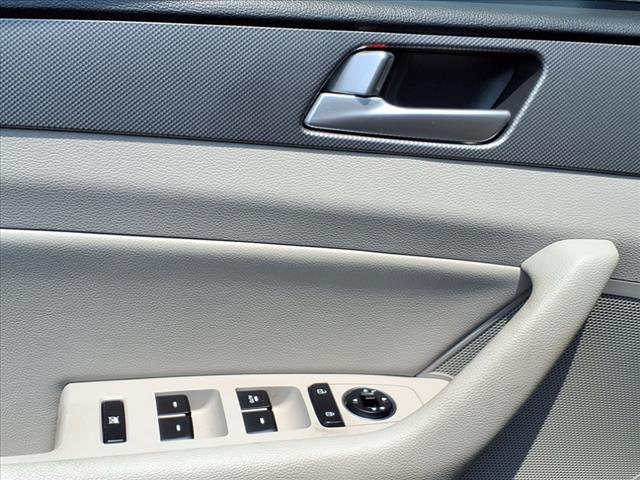 2016 Hyundai SONATA Hybrid SE
