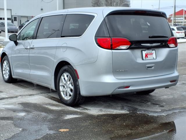 2023 Chrysler Voyager LX