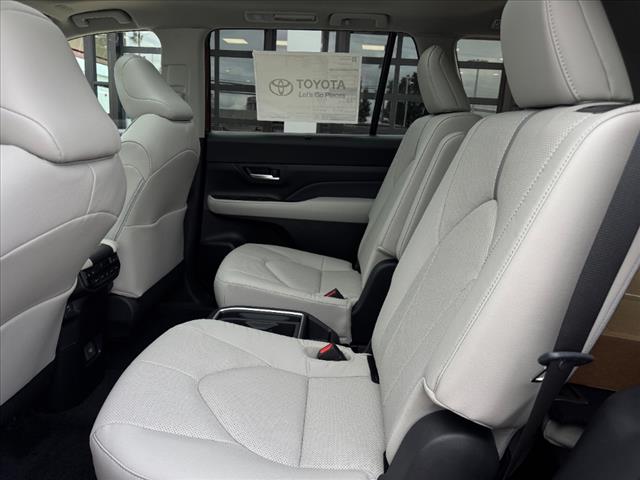 2025 Toyota Grand Highlander Platinum AWD