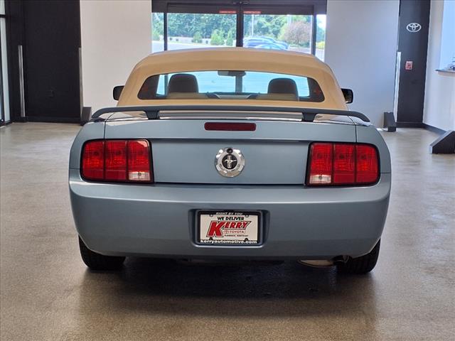 2005 Ford Mustang V6