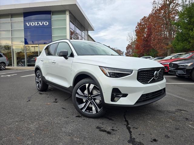 2025 Volvo XC40